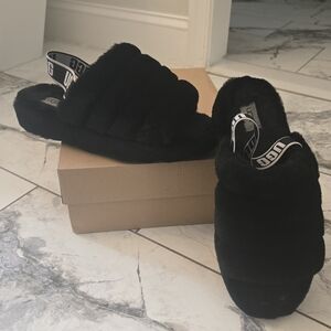 UGG Women's Fluffy Slippers/Slides - Size 10 * Like New w/box*